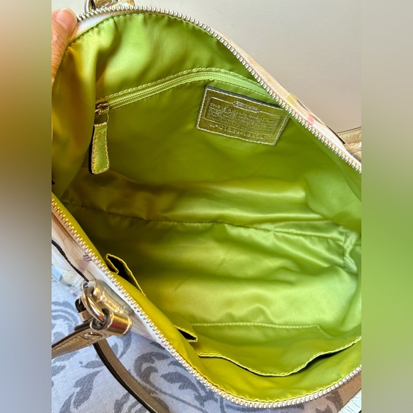 Gorgeous Coach Cream & Multicolor Tote WITH Wallet - Picture 4 of 10